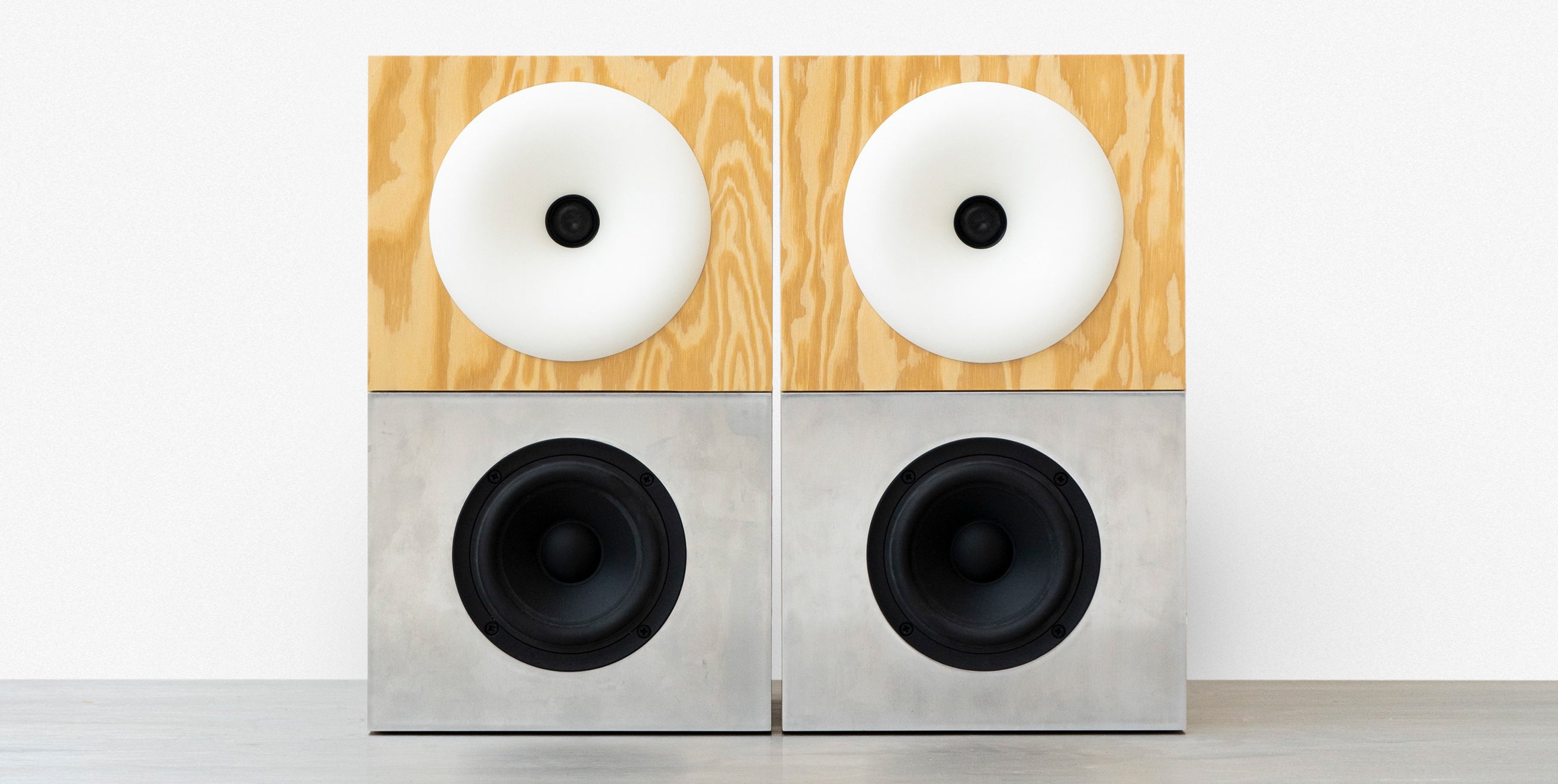 <h99><i>Introducing the Simco BABY</i><br>—<br>A refined medium-sized bookshelf speaker.</h99><h100><i>The Simco BABY</i><br>—<br>A refined medium-sized bookshelf speaker.</h100>